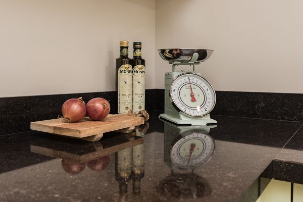 Handgemaakte keuken met robuust eiken onderdelen