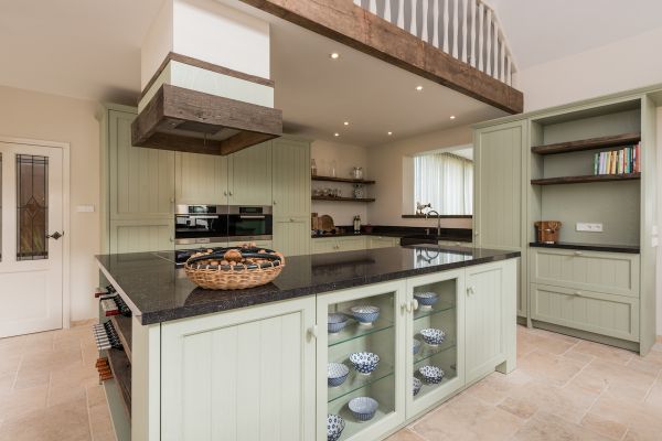 Handgemaakte keuken met robuust eiken onderdelen