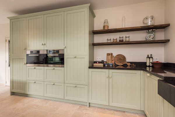 Handgemaakte keuken met robuust eiken onderdelen