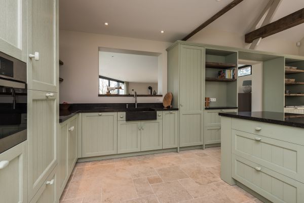 Handgemaakte keuken met robuust eiken onderdelen