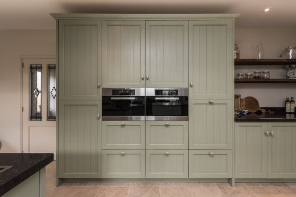 Handgemaakte keuken met robuust eiken onderdelen - Symmetrische kast.