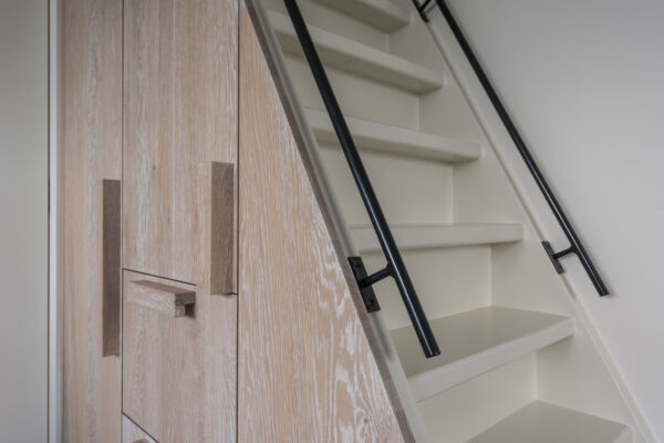 Keuken en Interieur in eiken - Maatwerkkast in eiken white wash
