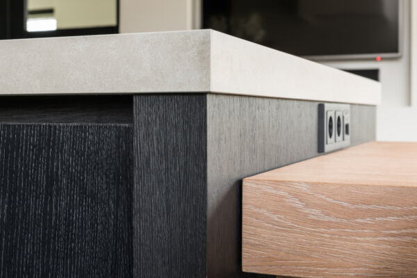 Keuken en Interieur in geborsteld eiken, donker gebeitst
