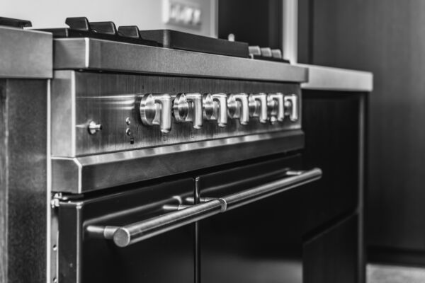 Keuken en Interieur in geborsteld eiken, donker gebeitst