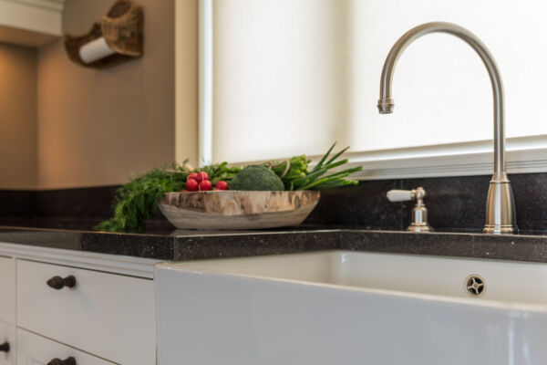 Stijlvolle jaren'30 keuken - Keramische onderbouw gootsteen