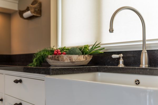 Stijlvolle jaren'30 keuken - Keramische onderbouw gootsteen