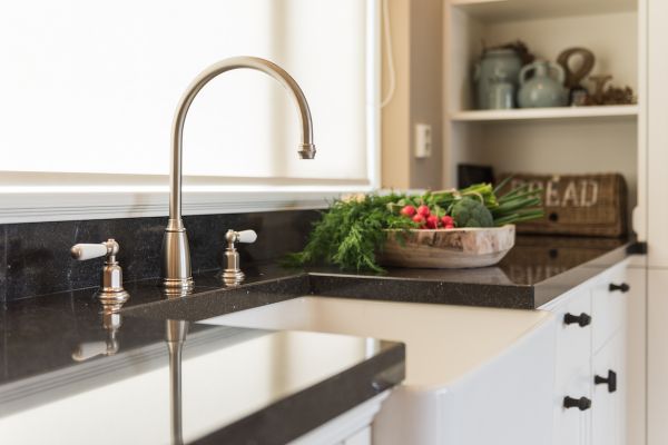 Stijlvolle jaren'30 keuken - Keramische onderbouw gootsteen