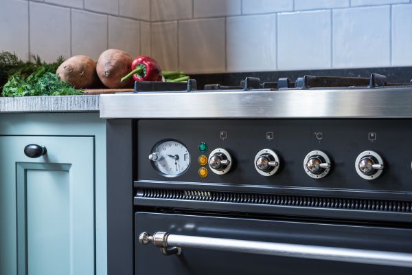Sfeervolle keuken met inliggende deuren