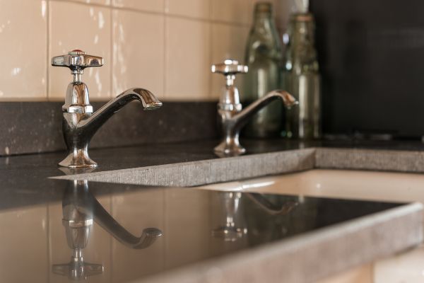 Sfeervolle keuken met inliggende deuren