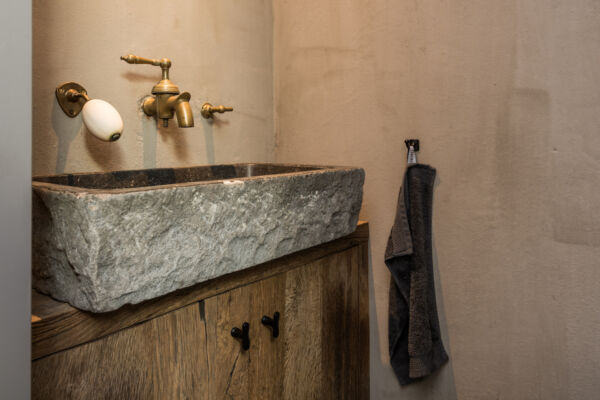 Wasbak van massief Belgisch hardsteen