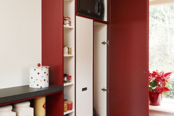 Landelijke keuken in ossenbloed rood - Maatwerk kast