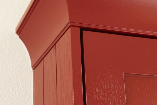 Landelijke keuken in ossenbloed rood - Detail afwerking kast
