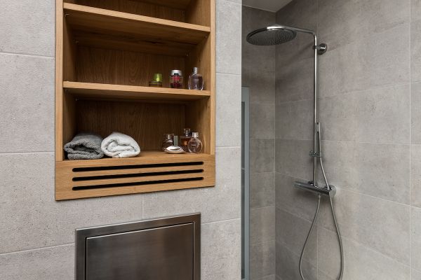 Interieur in geborsteld eiken - badkamer