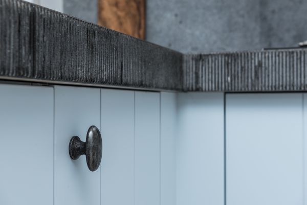 'Slijtplekken' op de metaalzwarte knoppen