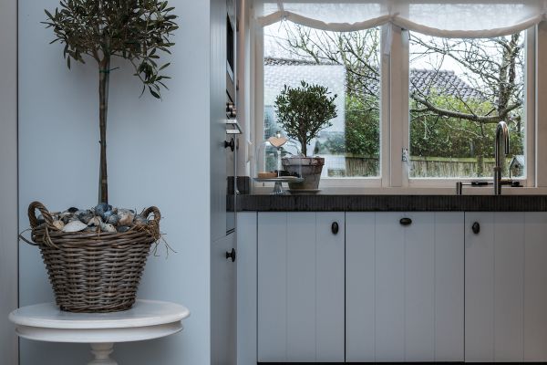 Landelijke keuken in lichtblauw