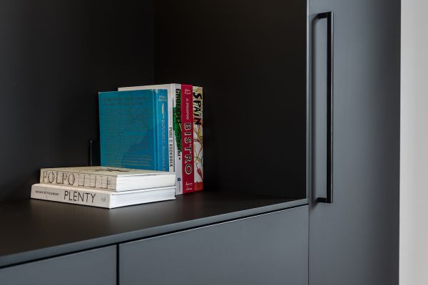 Matzwarte achterwand