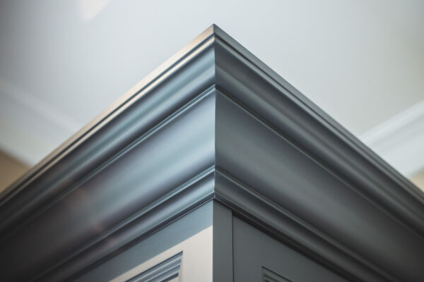 Landelijke keuken in een zachte Farrow & Ball kleur