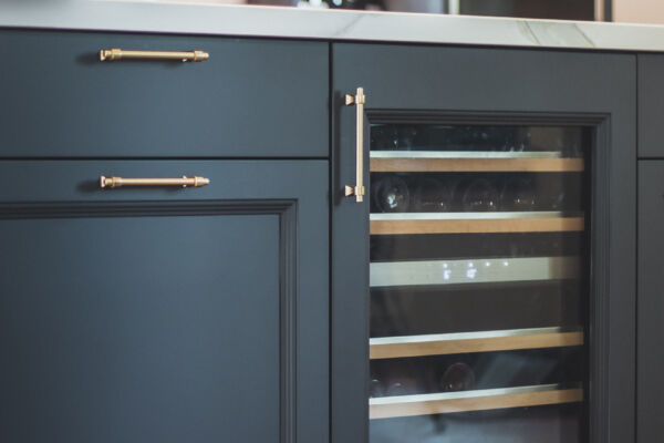 Landelijke keuken in een zachte Farrow & Ball kleur